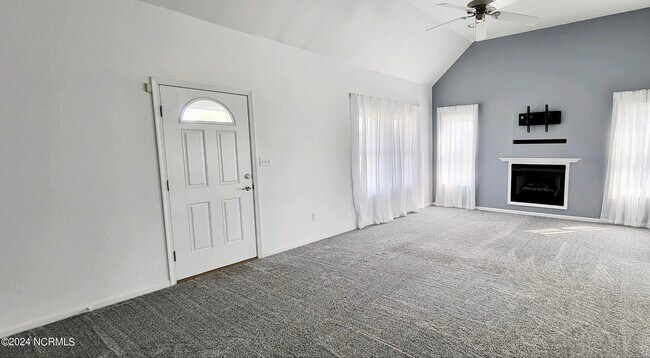 Building Photo - 120 Soundside Estates Dr