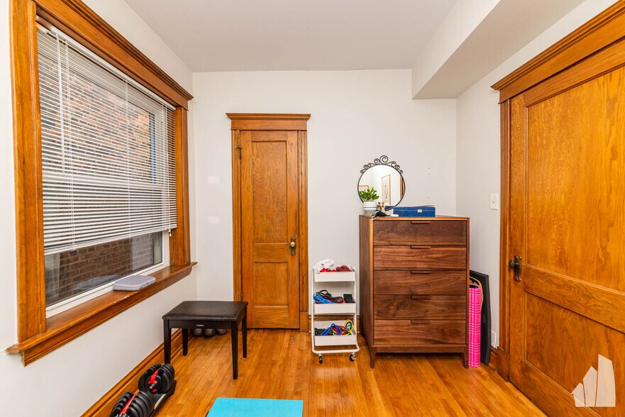 Building Photo - 3716 N Racine Ave