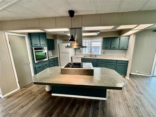 Building Photo - 8066 Highpoint Blvd