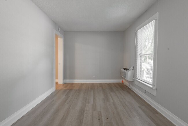 Building Photo - 303 Raynor St