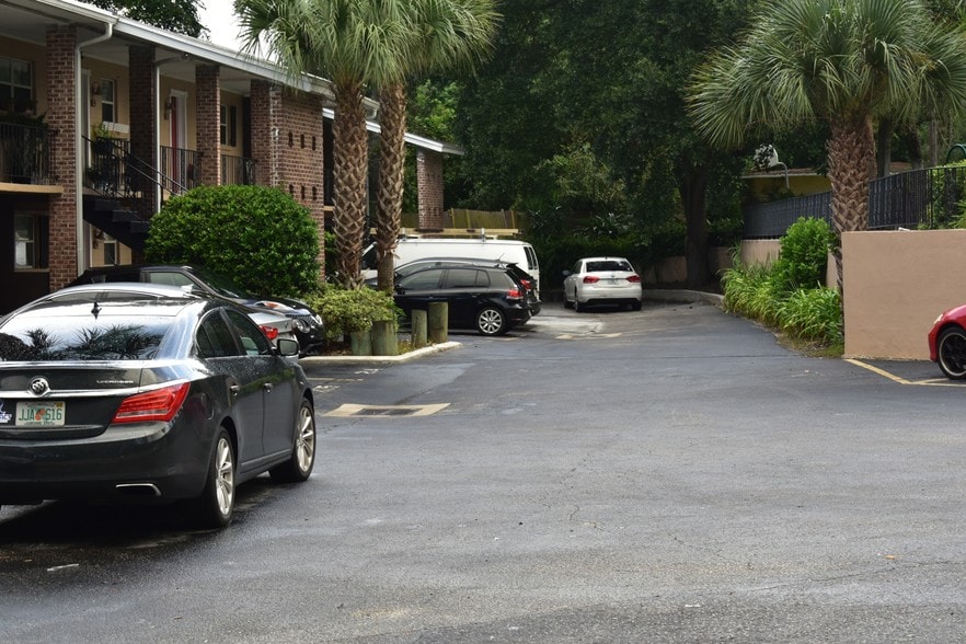 Building 2 Parking - 4836 Atlantic Blvd