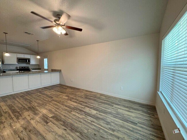 Building Photo - 205 Dolphin Dr