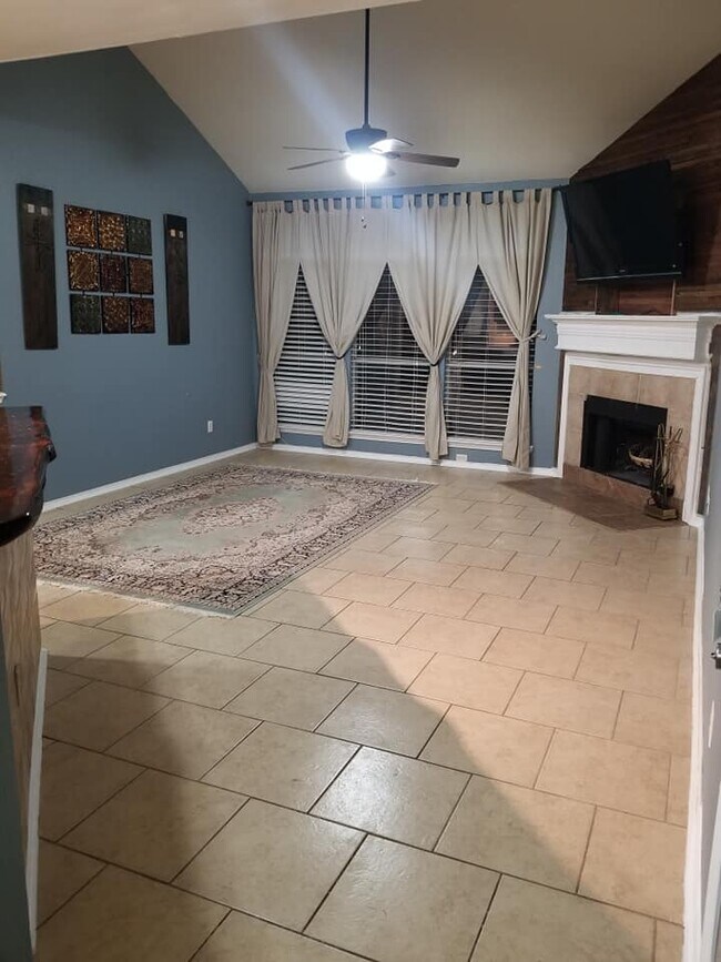 Building Photo - 5727 Woodmoss Ln