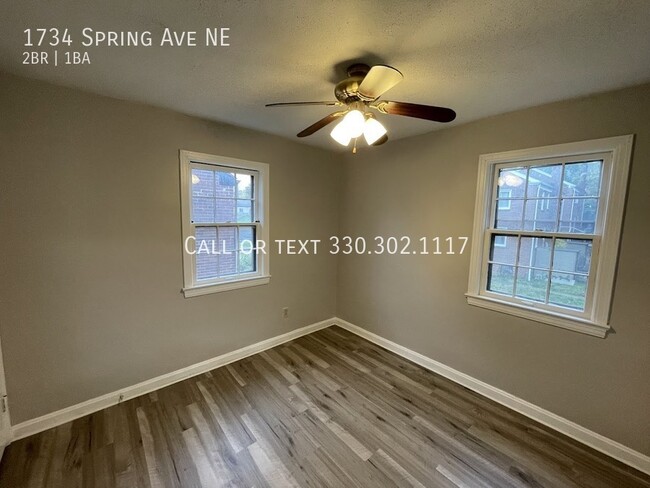 Building Photo - Two bedroom one bathroom townhouse for rent