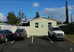 Building Photo - 5521 SW 34th St