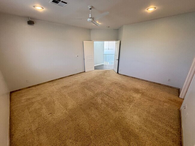 Building Photo - Elegant 4Bed/5Bath/3Car gated residence located near Silverado Ranch