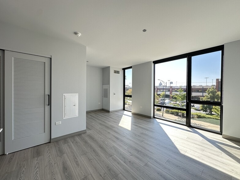 Building Photo - 2155 N Elston Ave