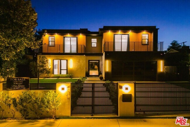 Building Photo - 5141 Varna Ave