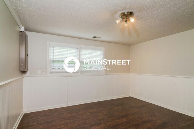 Building Photo - 4 Bedroom Pet-Friendly Home in LOUISVILLE,...