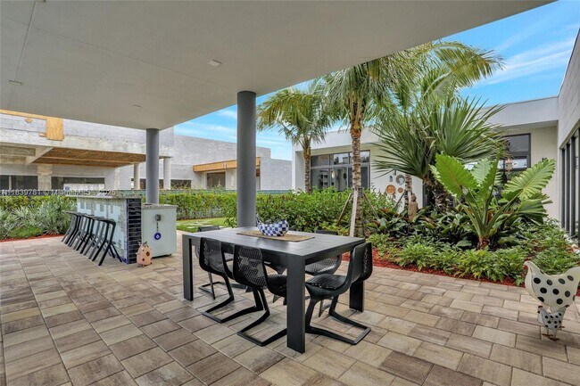 Building Photo - 16709 Botaniko Dr N
