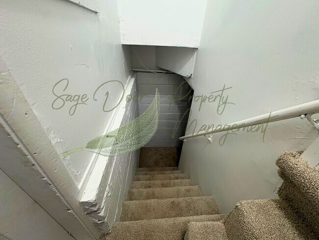 Building Photo - 5 BEDROOM IN INDEPENDENCE!!!