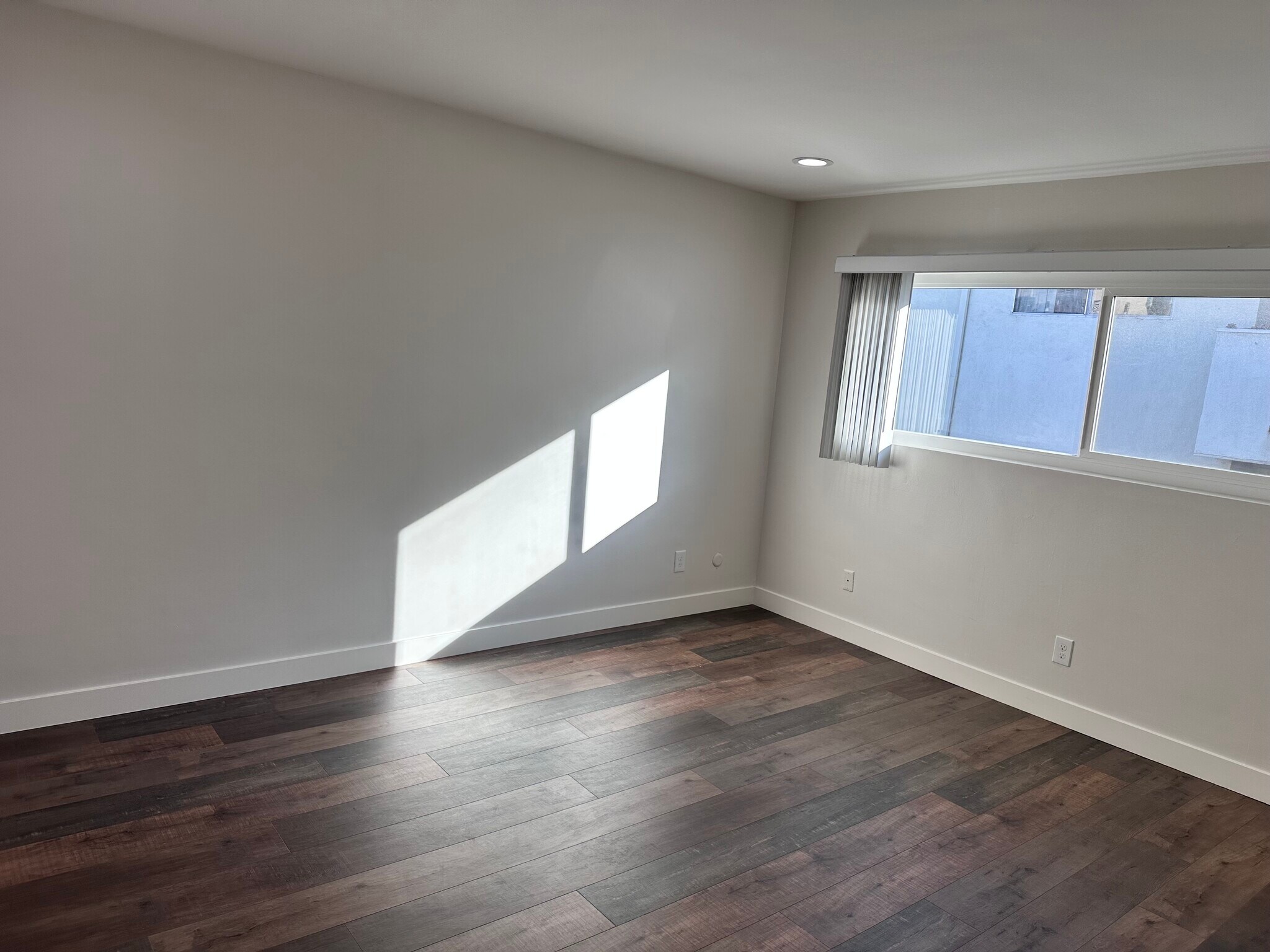 Building Photo - 5328 Newcastle Ave