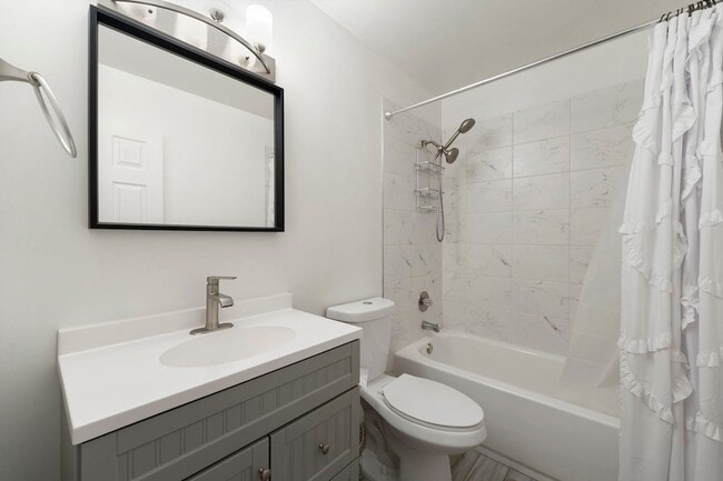 Building Photo - 136 Mohawk Trail