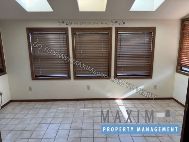 Building Photo - 3530 Ponderosa Way