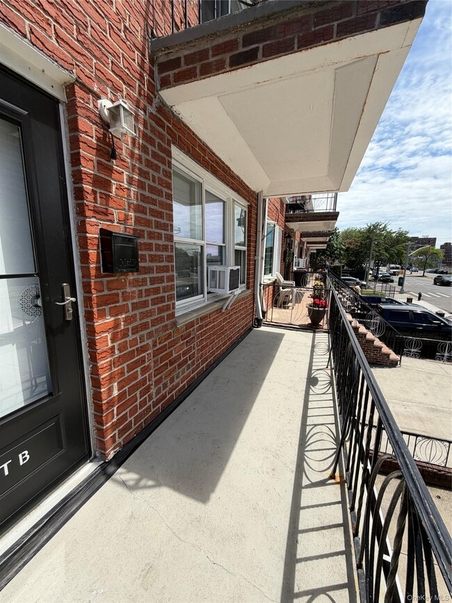 Building Photo - 2735 Cropsey Ave