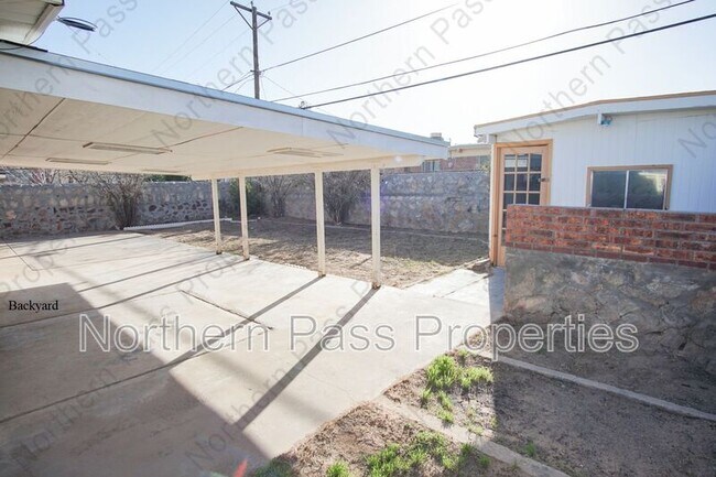 Building Photo - 10109 Milan St
