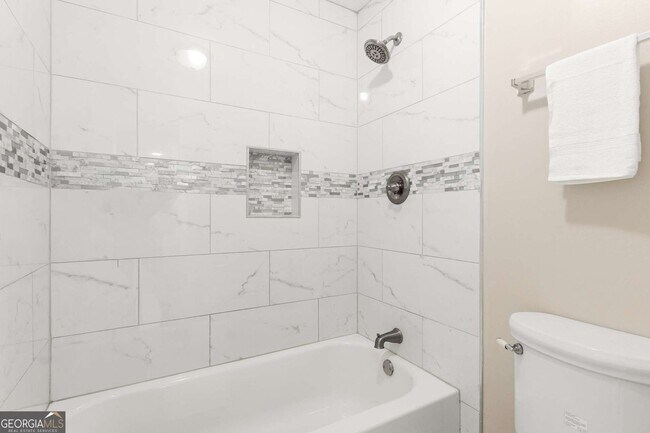 Building Photo - 510 E Ponce de Leon Ave