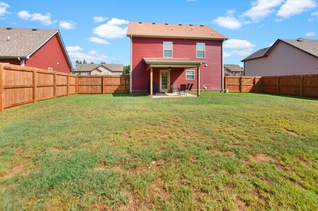 Building Photo - Pet Friendly Three Bedroom!