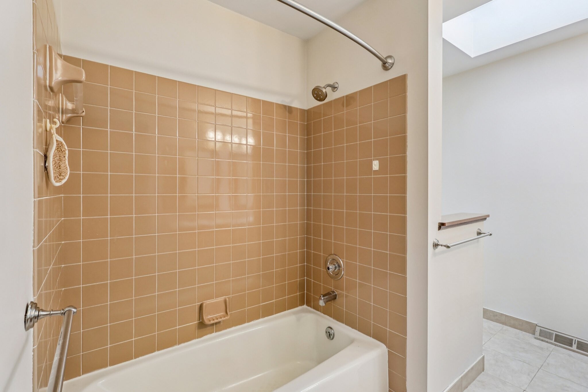 Building Photo - 6235 Sunnywood Dr