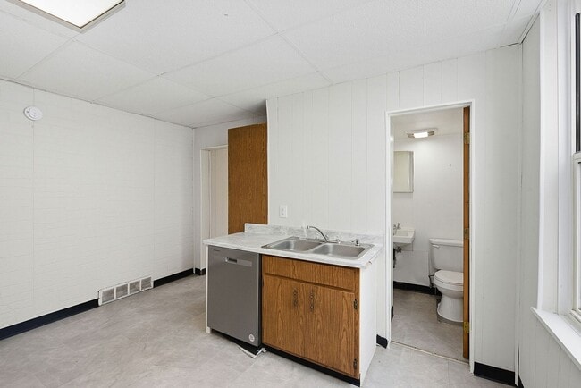 Building Photo - NORWOOD- Cute 2 bedroom 1.5 baths with fenced yard