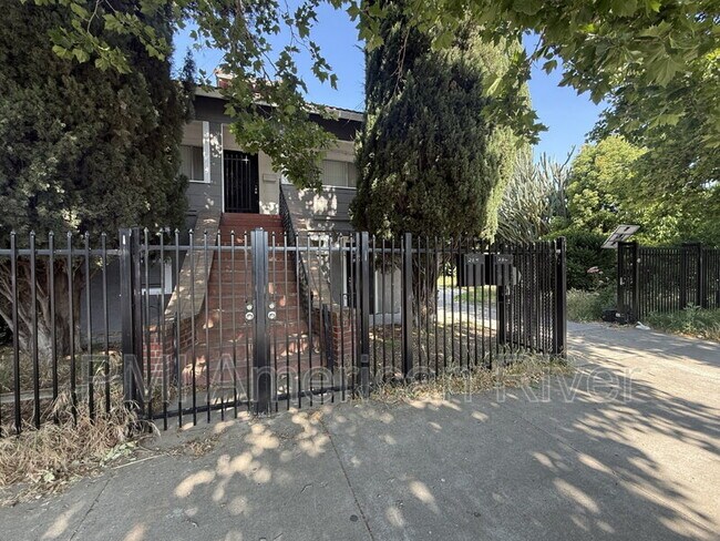 Primary Photo - 218 5th St