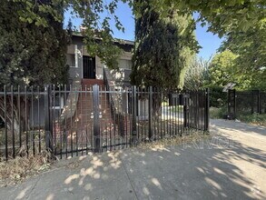 Building Photo - 218 5th St