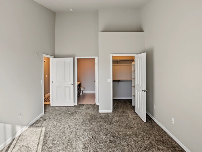 Building Photo - 8412 S Holland Ct