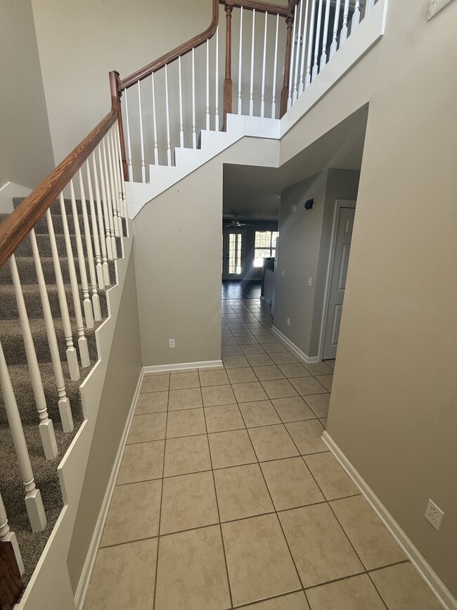 Building Photo - 115 Creeke Ln