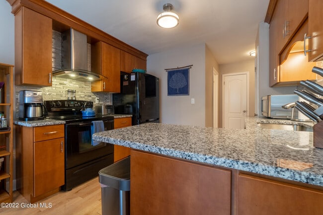 Building Photo - 3 Deerwood Ct