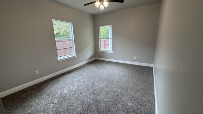 Building Photo - 813 Sayle St