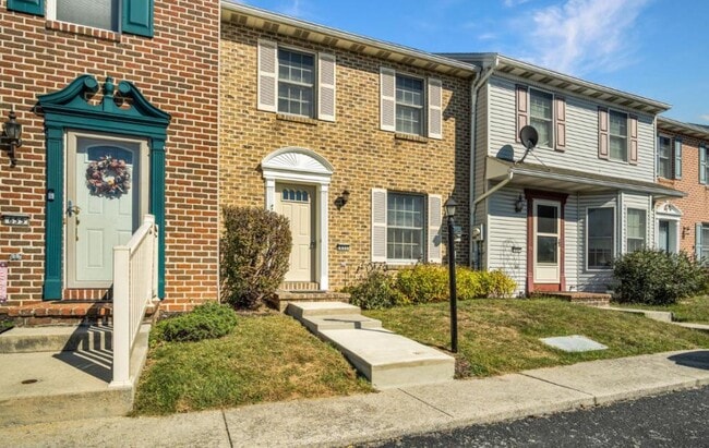 Building Photo - 653 Park Ridge Dr