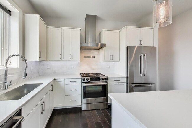 Building Photo - 3224 N Elston Ave