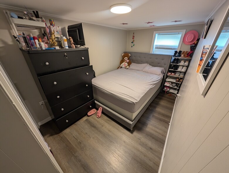 Room 2 - 111 Gage Ave