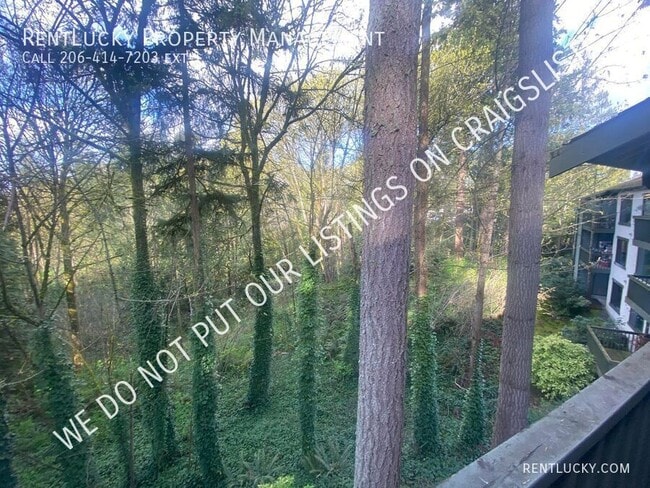 Building Photo - 12721 NE 129th Ct