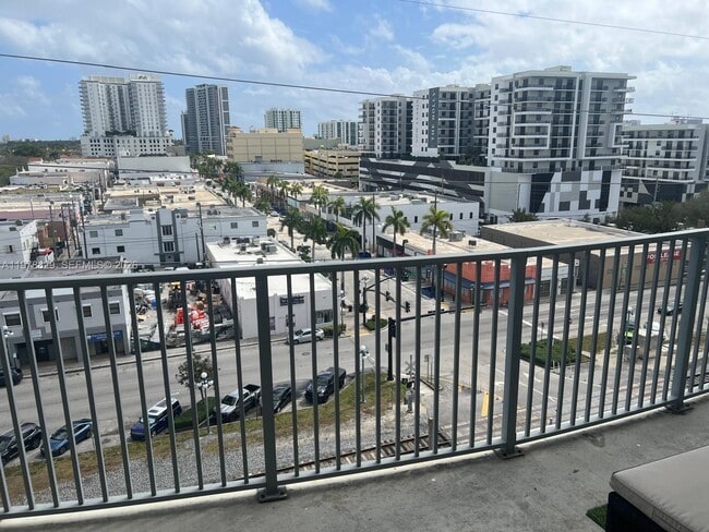 Building Photo - 140 S Dixie Hwy