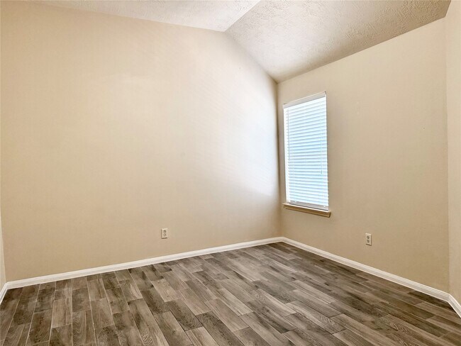 Building Photo - 11127 Blue Feather Dr