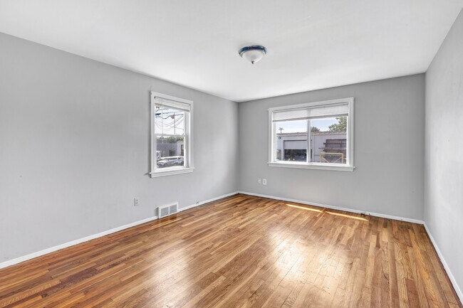 Building Photo - 150 Masarik Ave