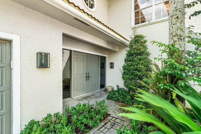 Building Photo - 11823 Pebblewood Dr