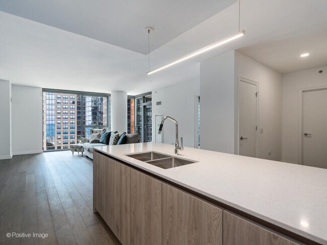 Building Photo - 211 N Harbor Dr