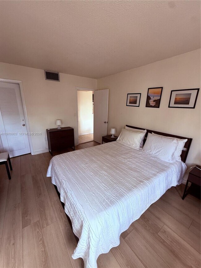 Building Photo - 1130 11th St