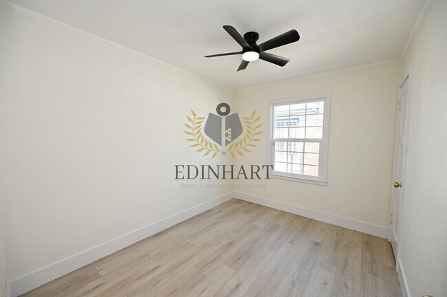 Building Photo - 1584 N Carruth Ave