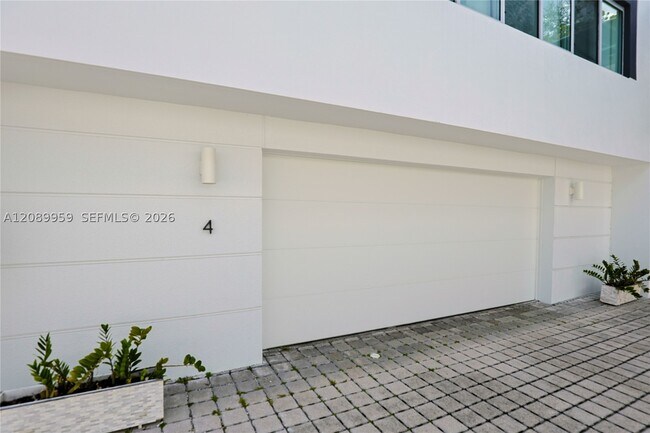 Building Photo - 7520 SW 59th St