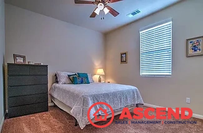 Building Photo - Beautiful Home Located in Gated Community ...