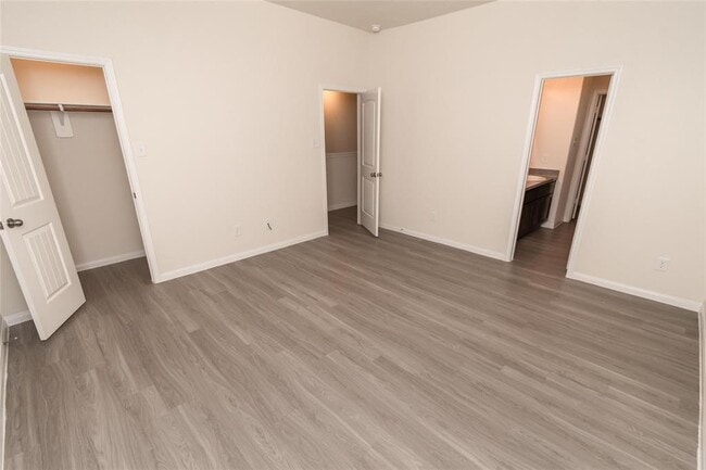Building Photo - 3026 Junction Dr