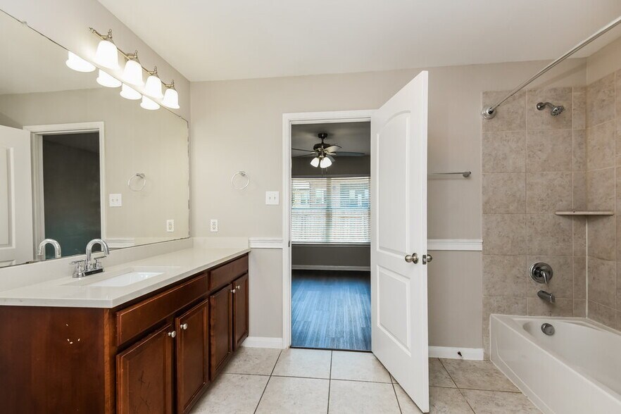 Building Photo - 4729 Cedar Springs Dr