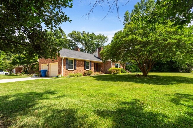Building Photo - Thoroughgood