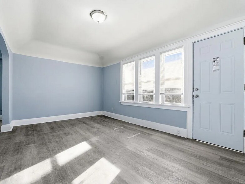 Building Photo - 1902 W Nash St