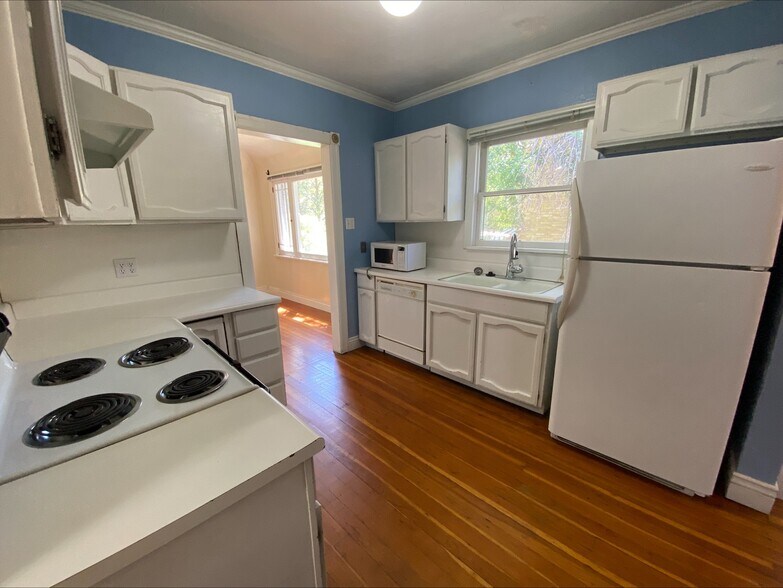 Kitchen - 247 N 400 E