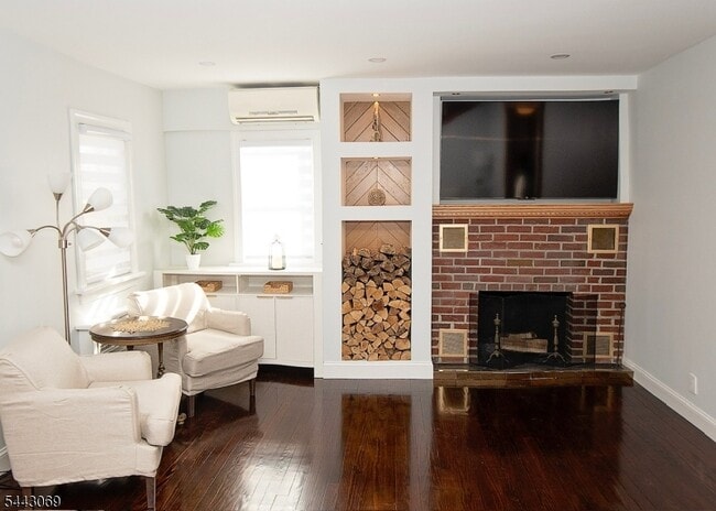 Building Photo - 6 Lakeview Terrace