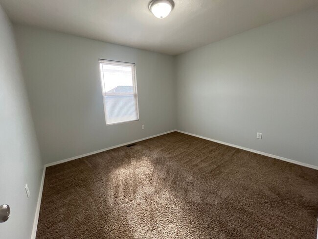 Building Photo - Sit Back, Relax. Your New home Awaits in R...